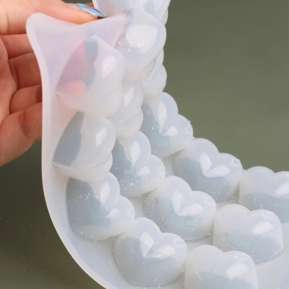 Heart Shaped Ice Cube Tray Mold / Chocolate Mold - Picture 4 of 8